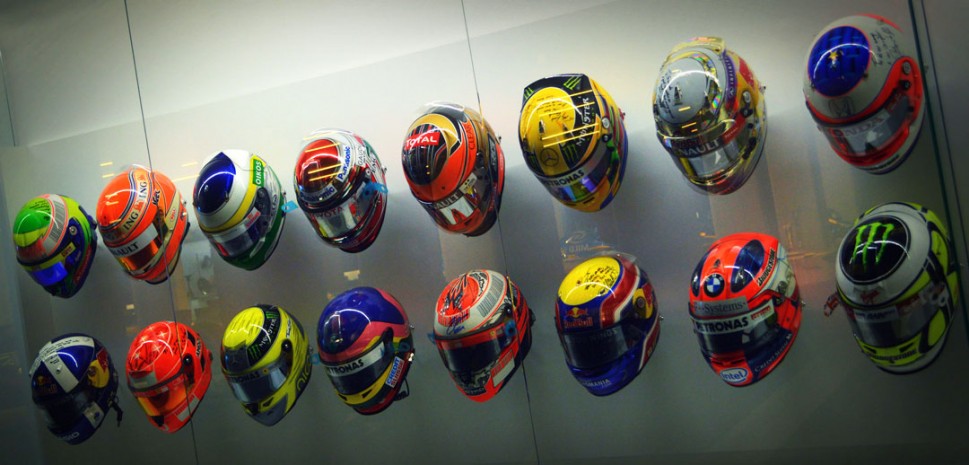 Cosinuss earconnect Technologie wird in die Integralhelme der Formel Eins Piloten integriert